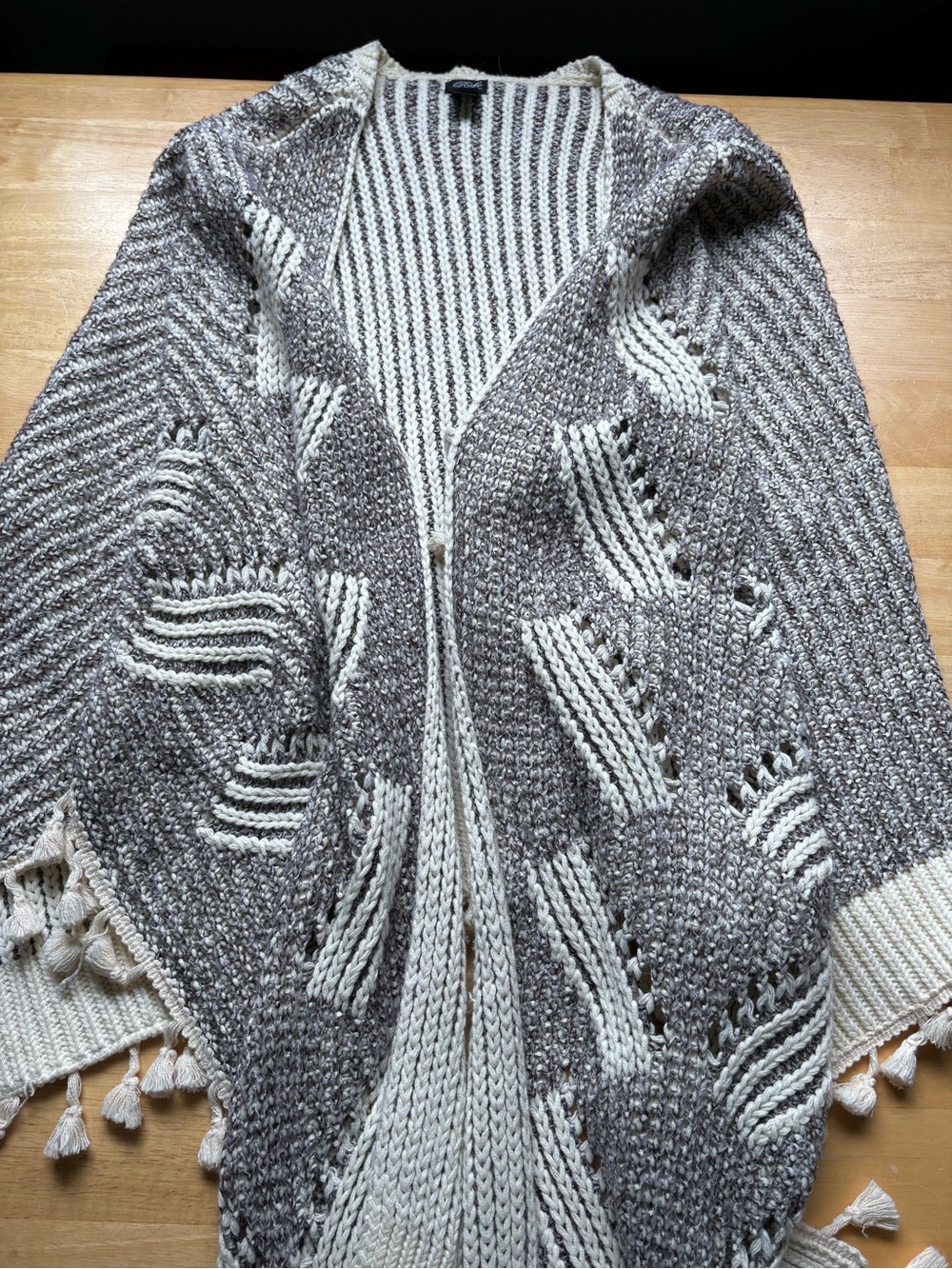 Cozy Two-Tone Knit Women’s Sweater Cardigan - Cream & Gray